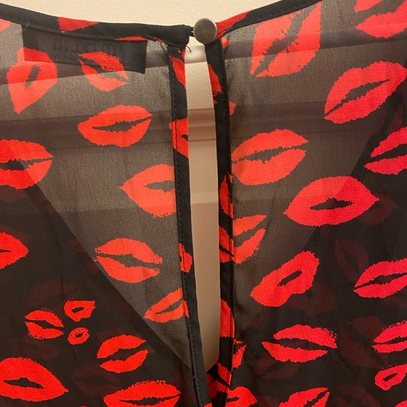 MBLM Beach Coverup with Lips Patter - Picture 3 of 5